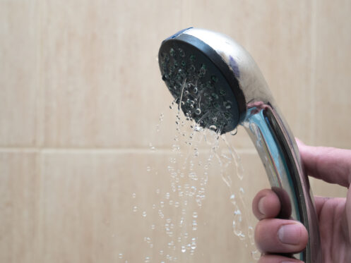 Low water pressure handheld showerhead